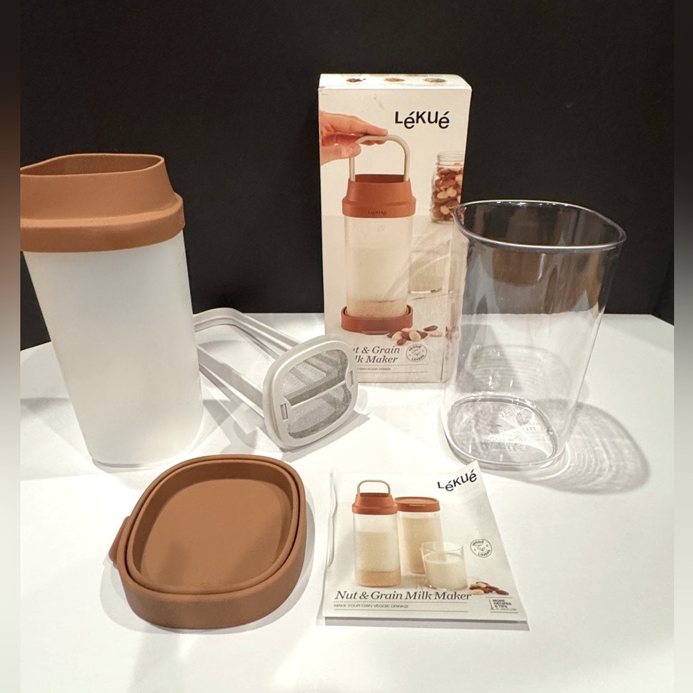 Lekue Nut & Grain Milk Maker 1 QT with Tan Lid. New in box